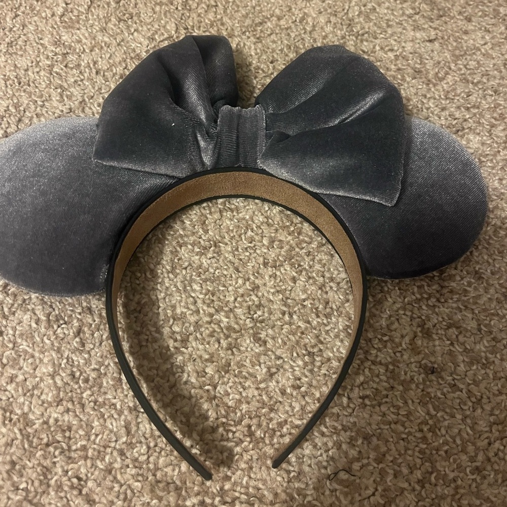 Grey velvet ears